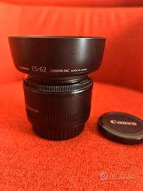 Canon 50mm f/1.8 II con paraluce