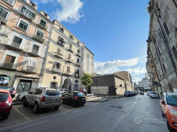 2 LOCALI A CASTELLAMMARE DI STABIA