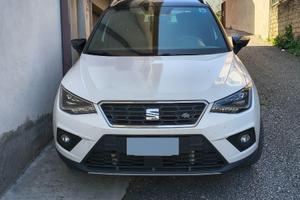 Seat Arona bianca