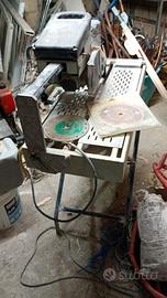 Taglia piastrelle ad acqua