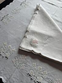 Tovaglia ricamata a mano
