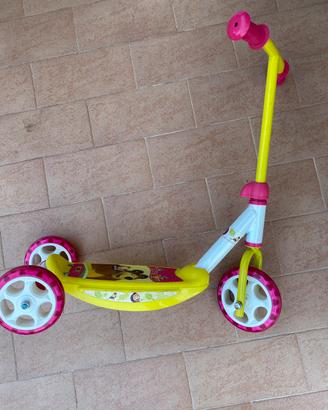 Monopattino a 3 ruote di Masha e Orso. H. 58cm
