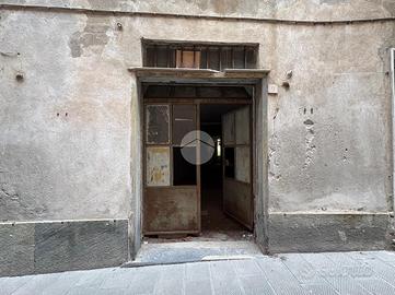 MAGAZZINO A GENOVA