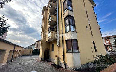 AMPIO TRILOCALE DA PERSONALIZZARE