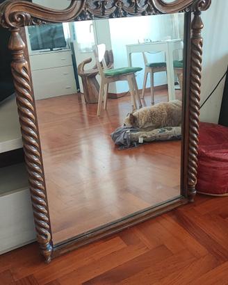 specchio con legno intagliato 