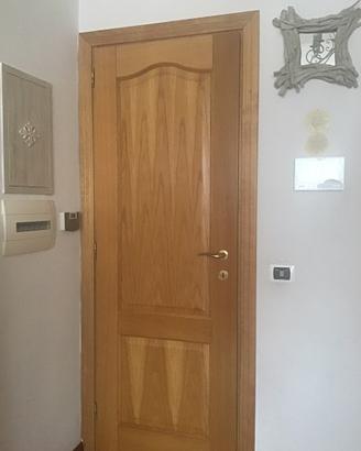 Porte in noce maniglie dorate