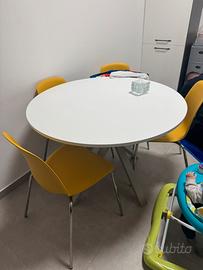 Tavolo e sedie