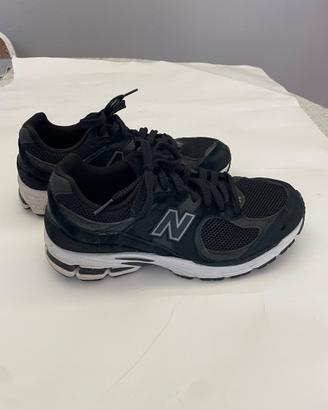 New Balance 2002 nere
