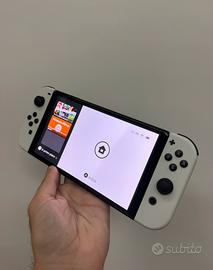 Nintendo Switch OLED bianca