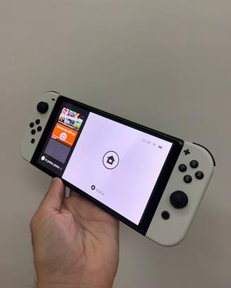 Nintendo Switch OLED bianca