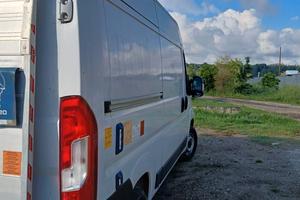 Fiat Ducato 35 2,3 MJT con pedana di carico