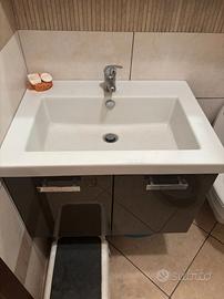 Lavandino e mobili bagno
