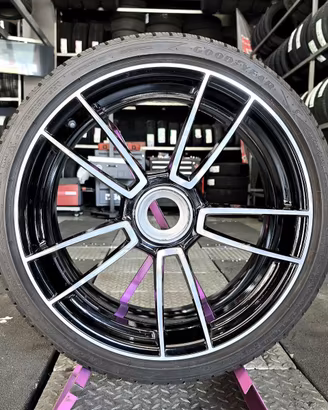 Cerchi diamantati e gomme porsche Carrera 4 gts