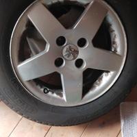 4 Pneumatici per Peugeot 207 praticamente nuovi.