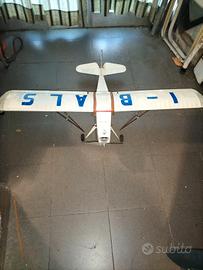 Aeromodello RC ad ala alta