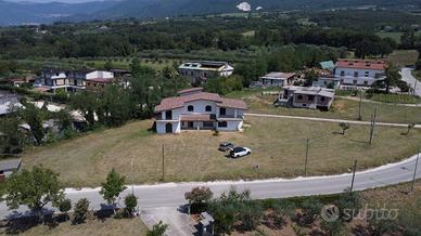 Villa di 800 m² con 5 locali e box auto doppio a G