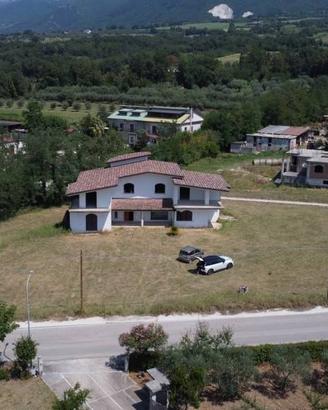 Villa di 800 m² con 5 locali e box auto doppio a G