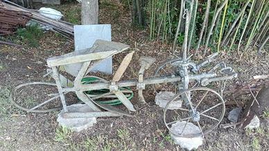 Aratro antico in ferro