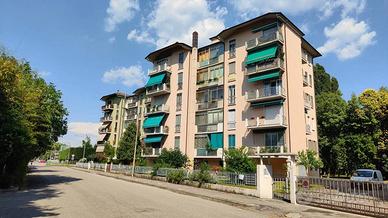 Appartamento di 134 m² con 4 locali e box auto a V