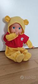 bambola interattiva/sonora + abito Winnie The Pooh