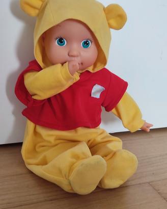 bambola interattiva/sonora + abito Winnie The Pooh