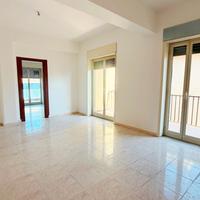 5 vani luminoso con ampia terrazza soprastante