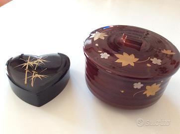 Due scatole di legno laccato giapponesi