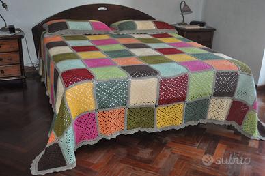 Copriletto matrimoniale  lavorato ad uncinetto