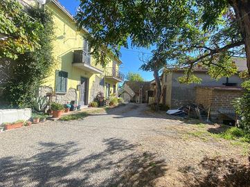 CASA INDIPENDENTE A MONTEFIASCONE