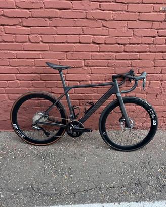 Canyon Ultimate CFR – Ultegra Di2, DT Swiss