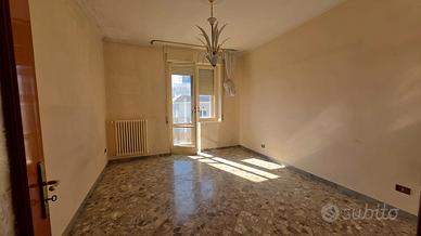 Appartamento con terrazzino in via bari 003982