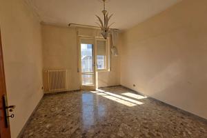 Appartamento con terrazzino in via bari 003982