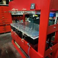 Pressa idraulica per compositi con piani caldi