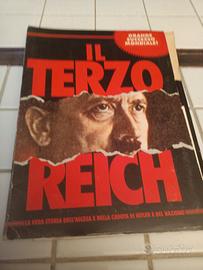 Fascicoli e locandina del 3 Reich 