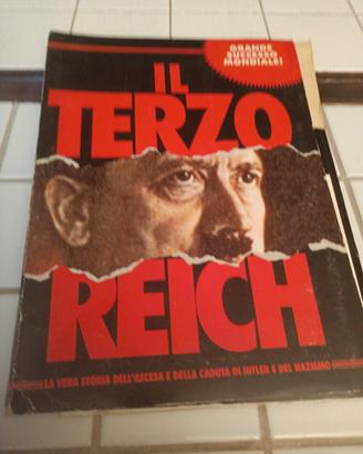 Fascicoli e locandina del 3 Reich 