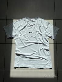 Maglia attillata Nike