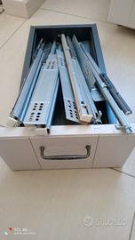 4 cassetti  in metallo-legno con binari