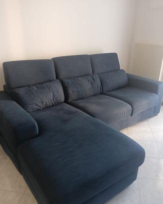 Divano 3 posti con chaise longue e pouf