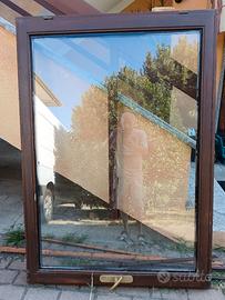 Finestre pino di Svezia tinta noce vetri doppi