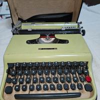 Macchina da scrivere Olivetti Lettera 22