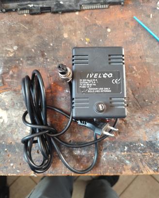 caricatore per batterie 12v  al piombo.