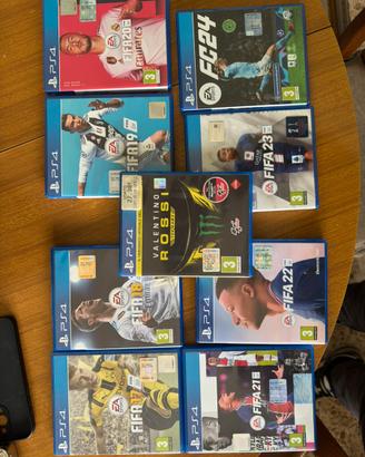 Lotto giochi PS4 FIFA 17-24 + Valentino Rossi