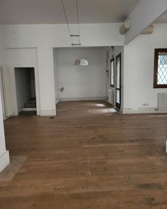 Open space fronte strada mq 130