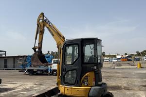 ESCAVATORE KOMATSU PC35 - 35 QL.