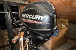 Gommone con motore mercury