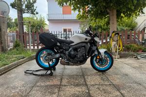 YAMAHA MT-09 ice storm (02/2025)