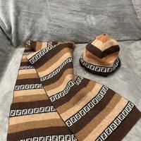 Completo sciarpa e cappello Fendi