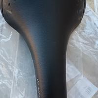 Sella bici nuova  marca Fizike aliante