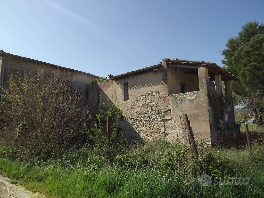 Rustico / Casale di 200 m² con 5 locali a Bevagna - Altro