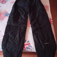 pantaloni antiacqua